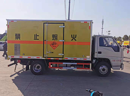 乃东爆破器材运输车技术升级与安全合规新趋势